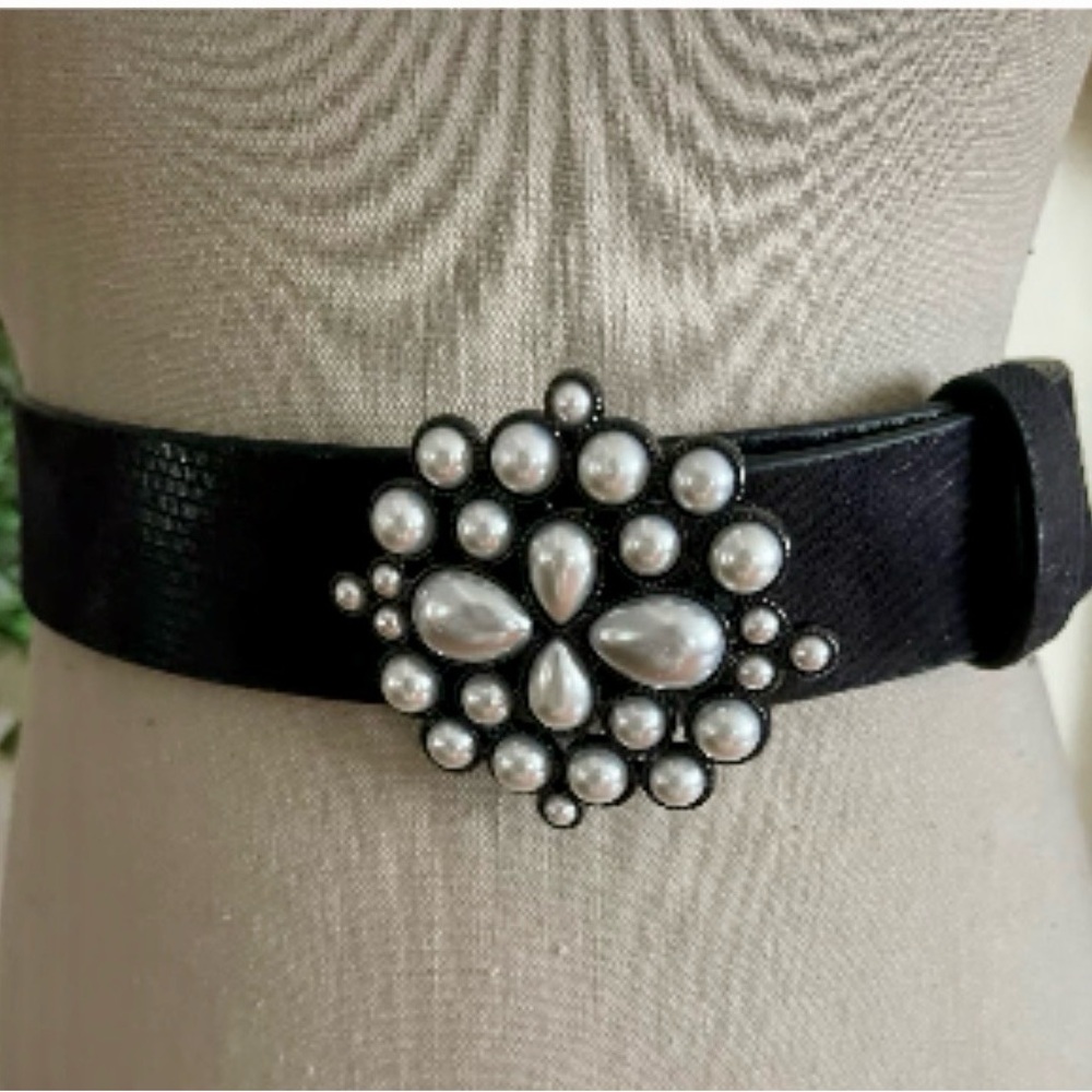 WHBM Black Belt Glass Pearl Buckle 1.5” Wide Contour Glossy Embossed Leather L